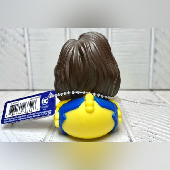 Just Play Warner Bros. Wonder Woman Rubber Duck 2.75” Collectible Toy Figure NWT - Picture 4 of 7